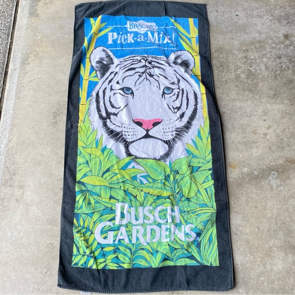 Busch Gardens, White Tiger, Blue Eyes.Towel 55x27 Vintage. Beach Towel. - Picture 1 of 8